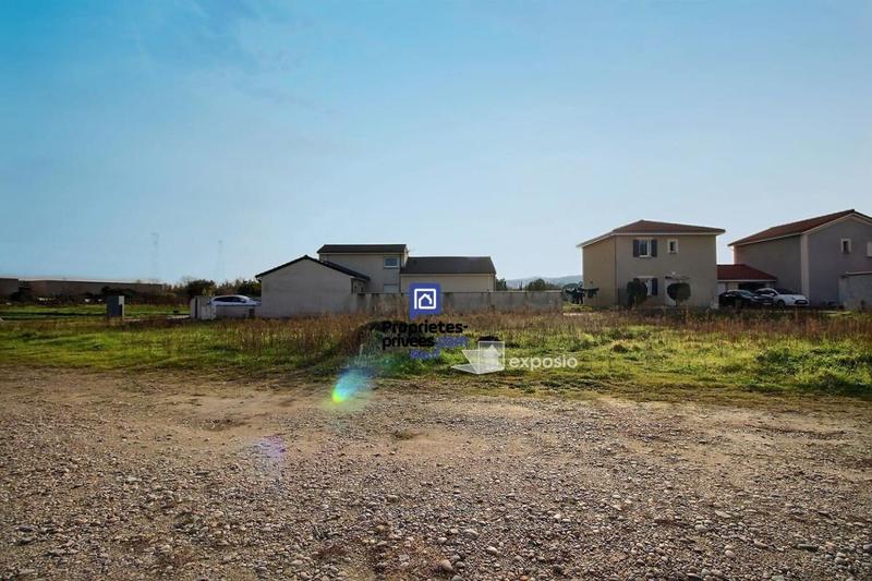 Terrain constructible - 838 m²