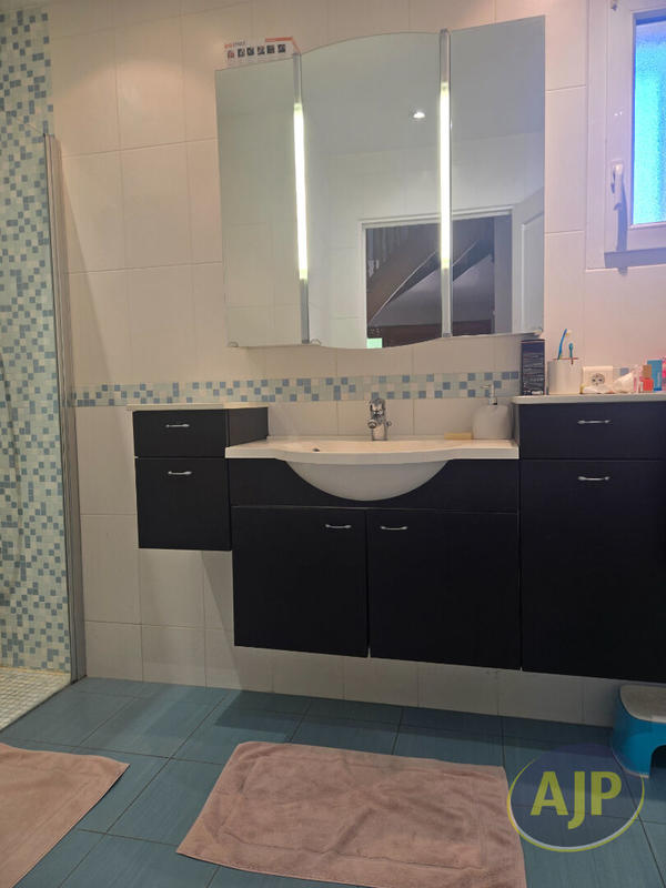 Maison - 166 m² - 7 pièces