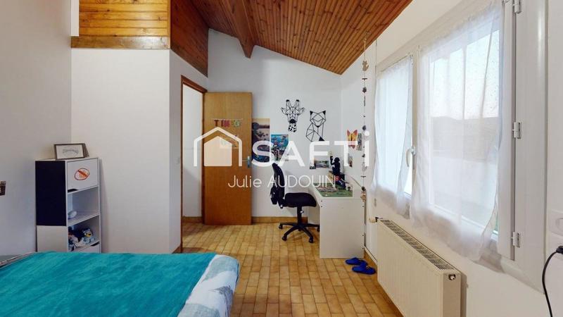 Maison - 185 m² - 9 pièces