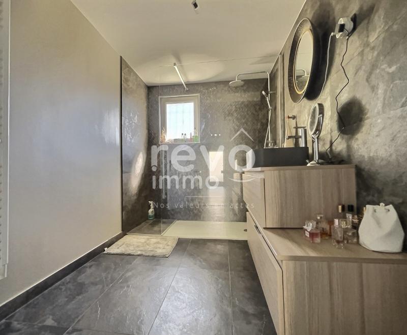 Maison - 187 m² - 5 pièces