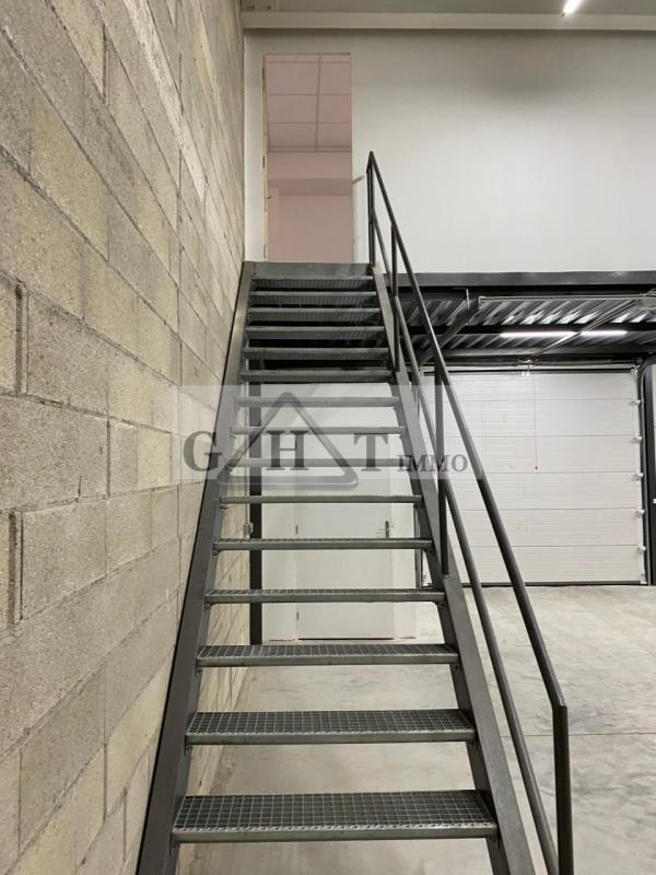 Entrepôt - 140 m²