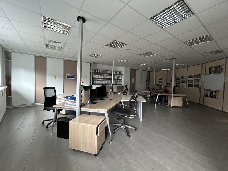 Bureau - 900 m²
