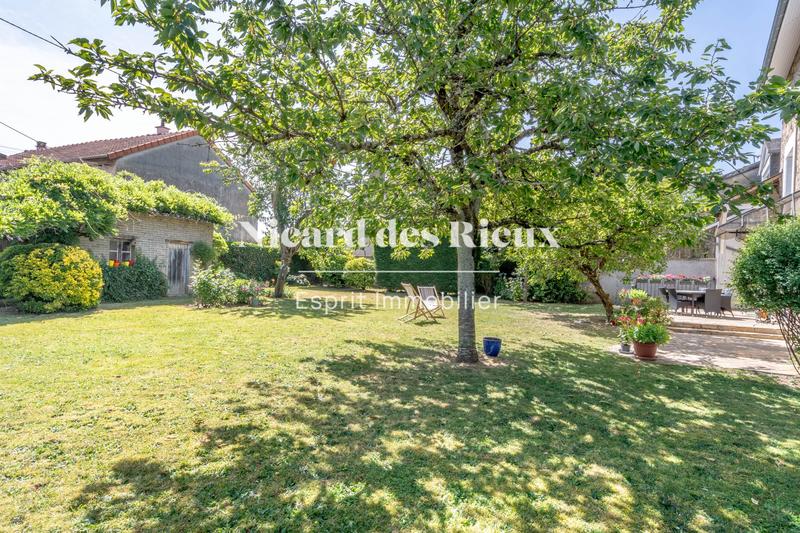 Maison - 210 m² - 8 pièces