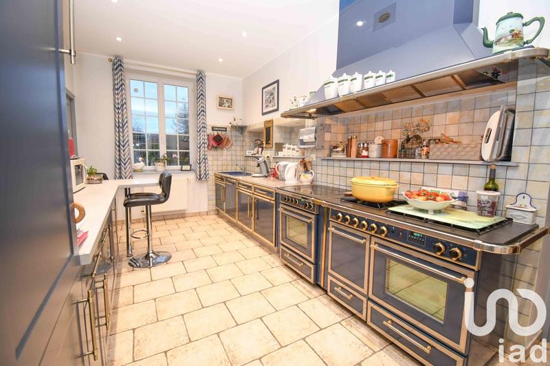 Maison - 235 m² - 8 pièces