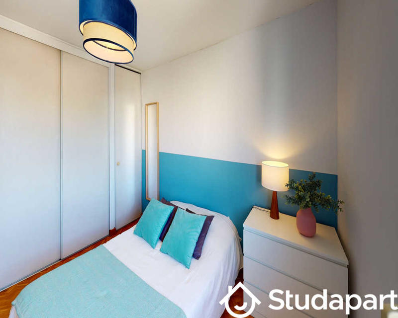 Chambre - 70 m² - 1 pièce