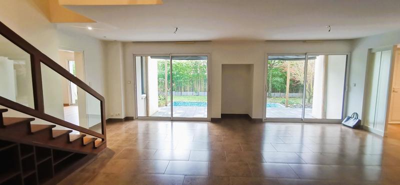 Maison - 195 m² - 6 pièces