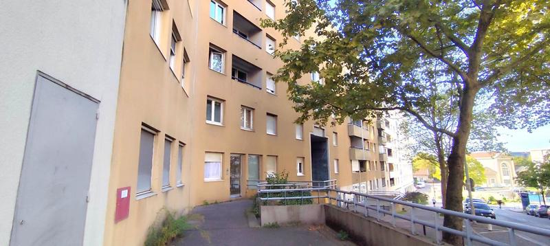 Studio - 30 m² - 1 pièce