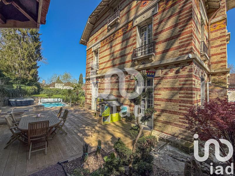 Maison - 265 m² - 12 pièces