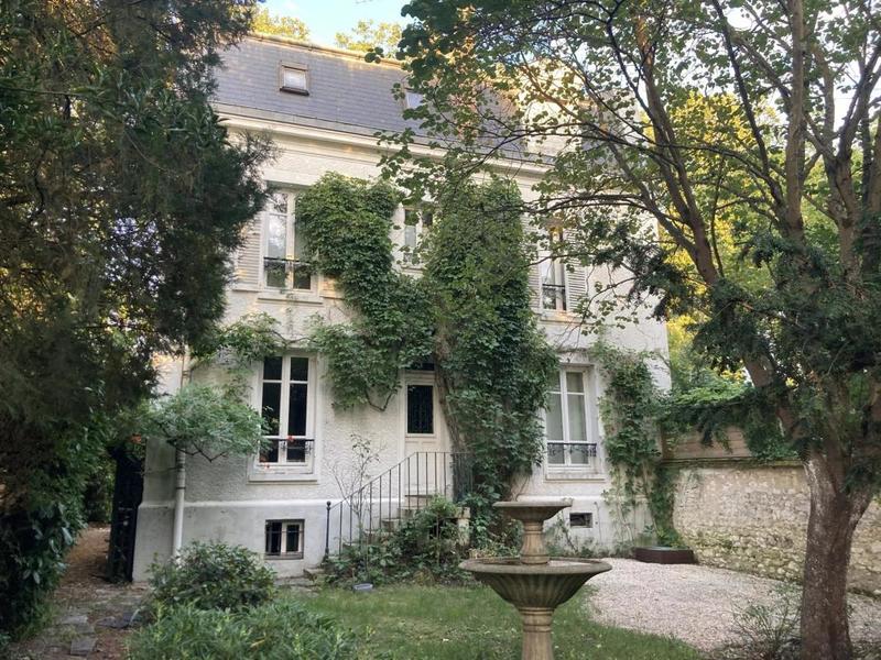 Maison - 220 m² - 11 pièces