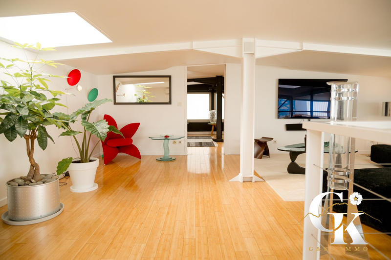 Maison - 393 m² - 9 pièces