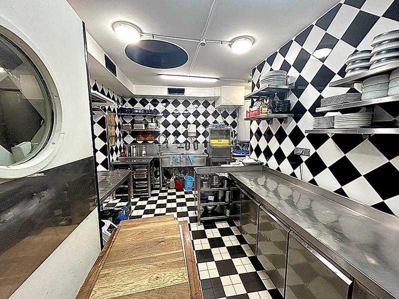 Hôtellerie / Restauration - 80 m² - 3 pièces