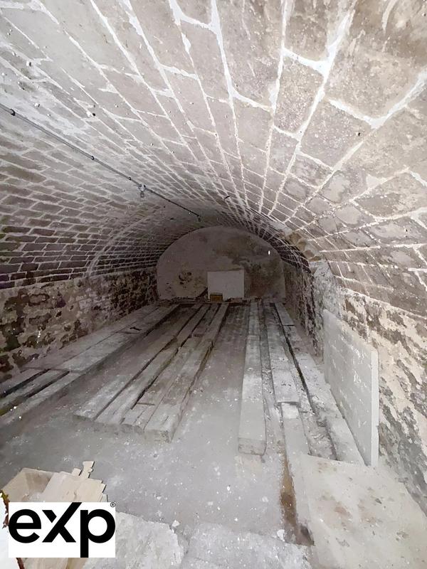 Local commercial - 126 m² - 1 pièce