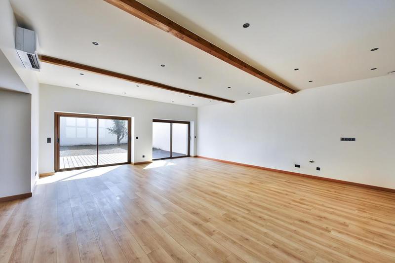 Propriété - 210 m² - 7 pièces