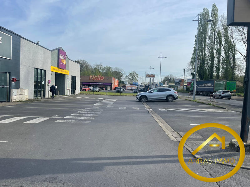 Local commercial - 608 m²