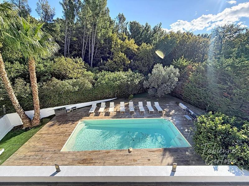 Maison - 240 m² - 7 pièces