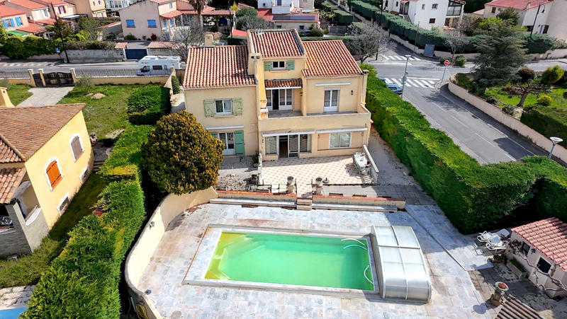 Maison - 287 m² - 6 pièces