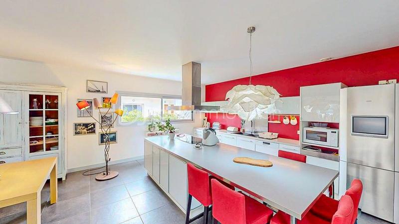 Propriété - 450 m² - 9 pièces