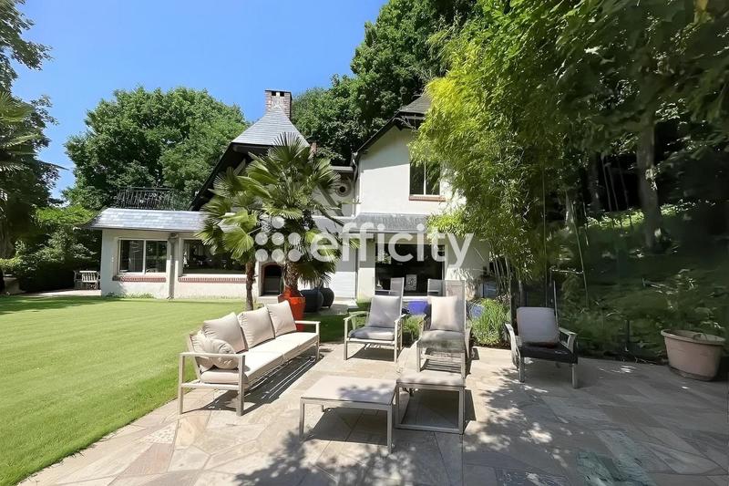 Villa - 220 m² - 8 pièces