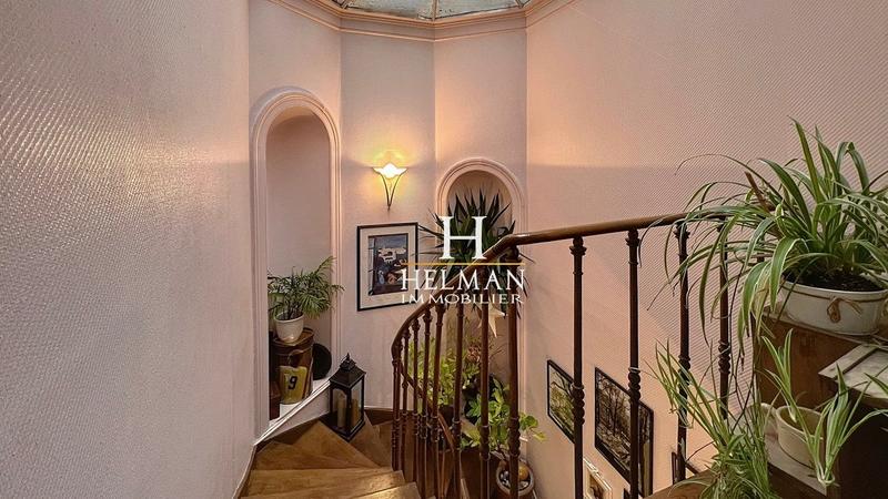 Maison - 258 m² - 7 pièces