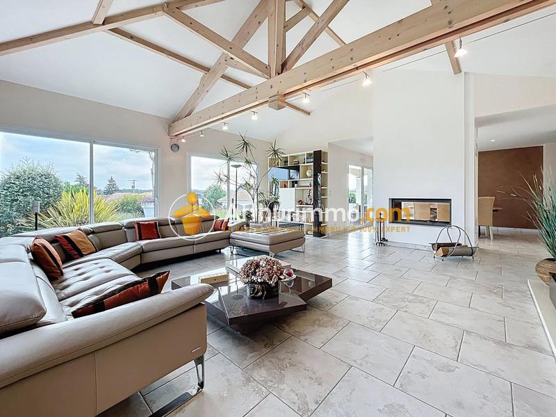 Maison - 233 m² - 6 pièces