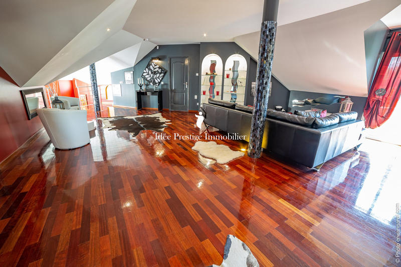 Maison contemporaine - 574 m² - 15 pièces