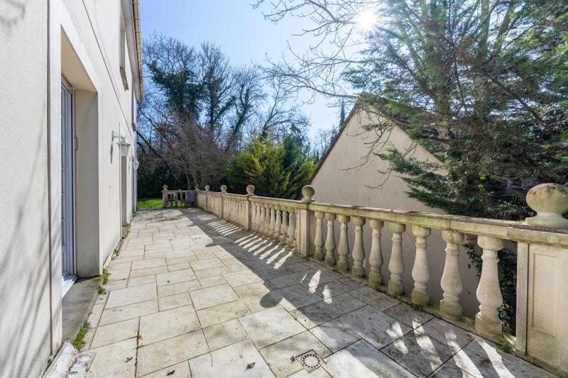 Maison - 220 m² - 7 pièces