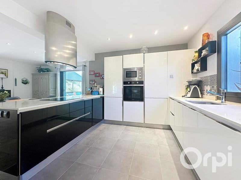 Maison - 185 m² - 6 pièces