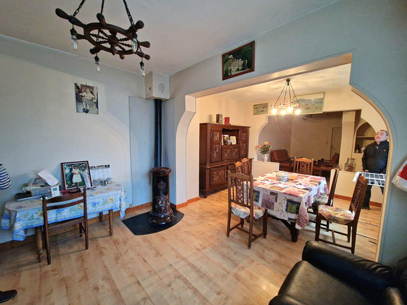 Maison - 250 m² - 10 pièces