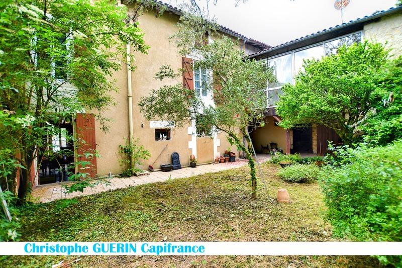 Maison - 230 m² - 9 pièces