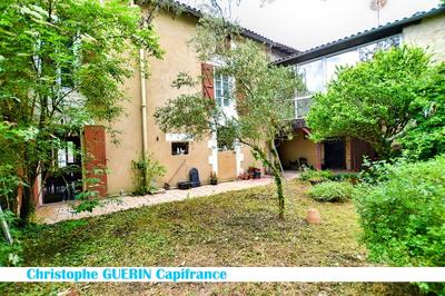 Maison - 230 m² - 9 pièces