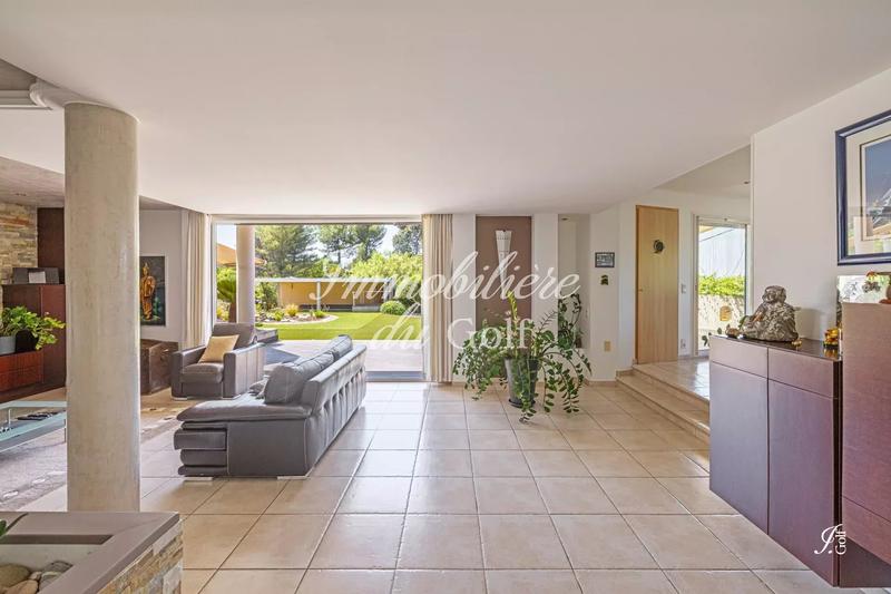 Villa - 232 m² - 6 pièces