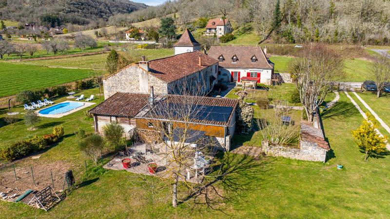 Maison - 400 m² - 12 pièces