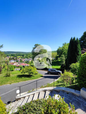 Maison traditionnelle - 147 m² - 6 pièces