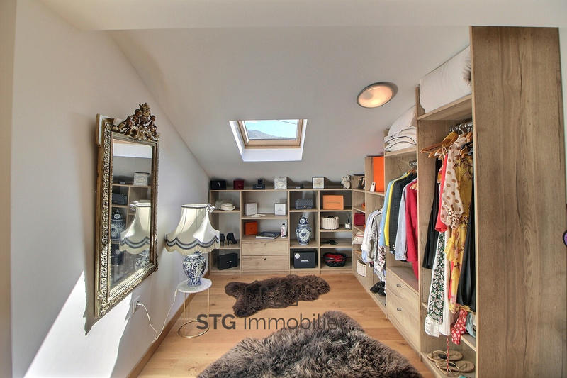 Maison - 185 m² - 5 pièces