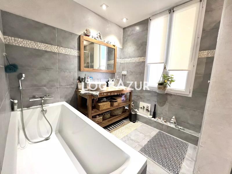 Appartement - 82 m² - 3 pièces