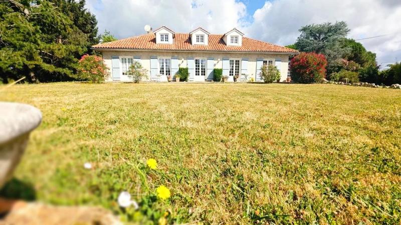 Propriété - 219 m² - 9 pièces