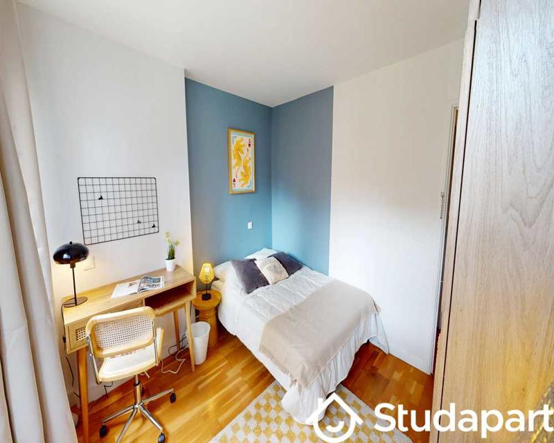 Chambre - 150 m² - 1 pièce