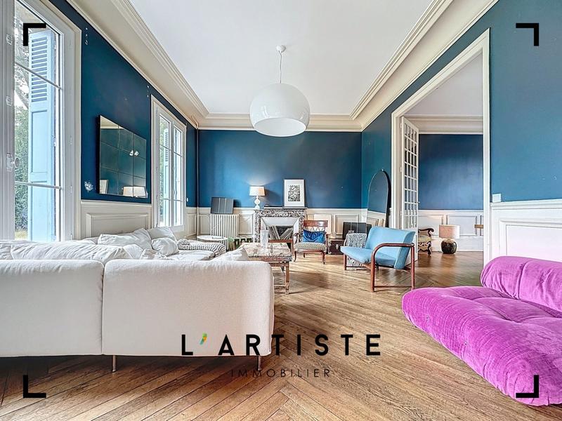 Maison - 353 m² - 11 pièces