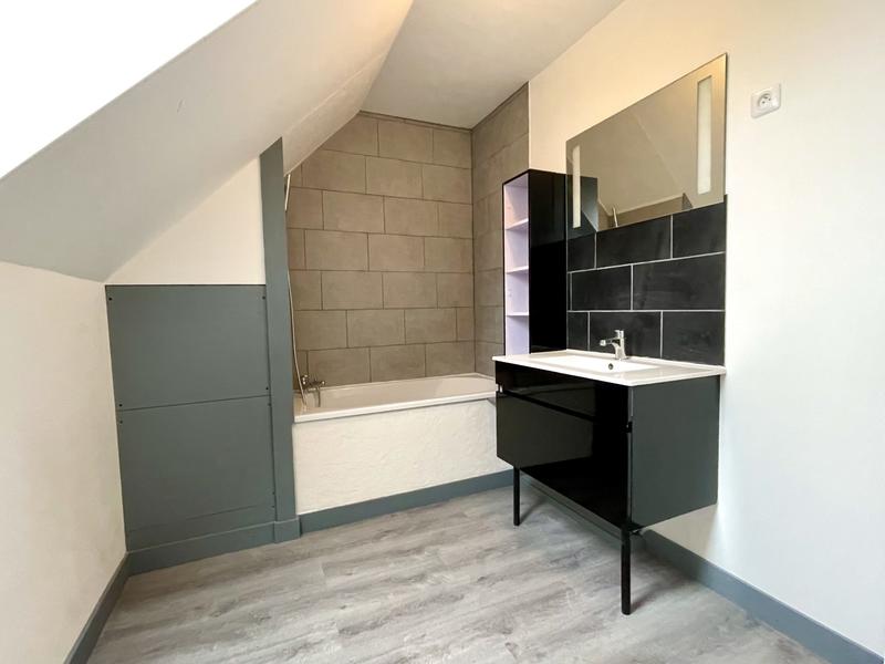 Maison traditionnelle - 165 m² - 8 pièces