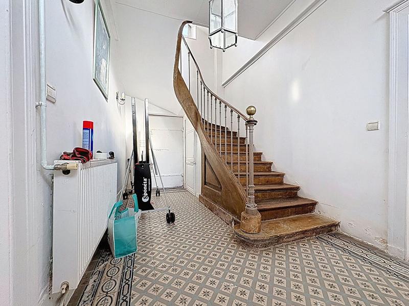 Maison - 352 m² - 15 pièces