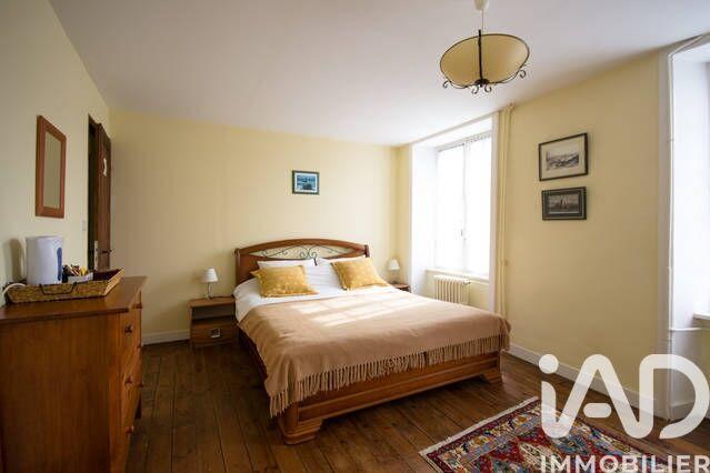 Maison - 234 m² - 11 pièces