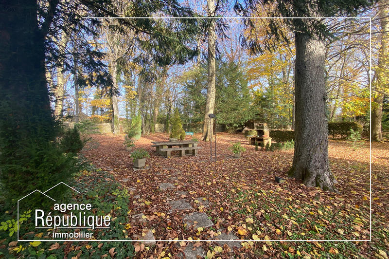 Maison - 275 m² - 9 pièces