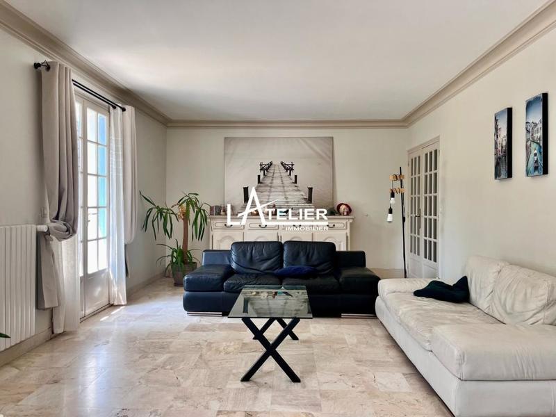 Maison - 220 m² - 7 pièces