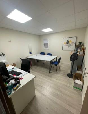 Atelier d'activités - 180 m² - 2 pièces