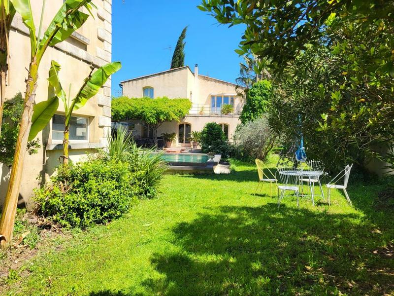 Maison - 240 m² - 6 pièces