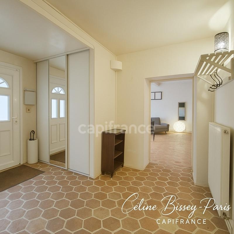 Maison - 256 m² - 6 pièces