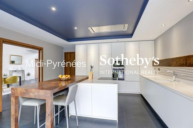 Maison - 320 m² - 9 pièces