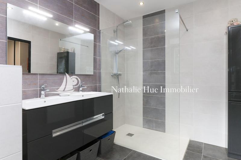 Propriété - 285 m² - 6 pièces