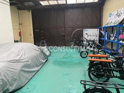 Local d'activité / Entrepôt - 1 169 m²