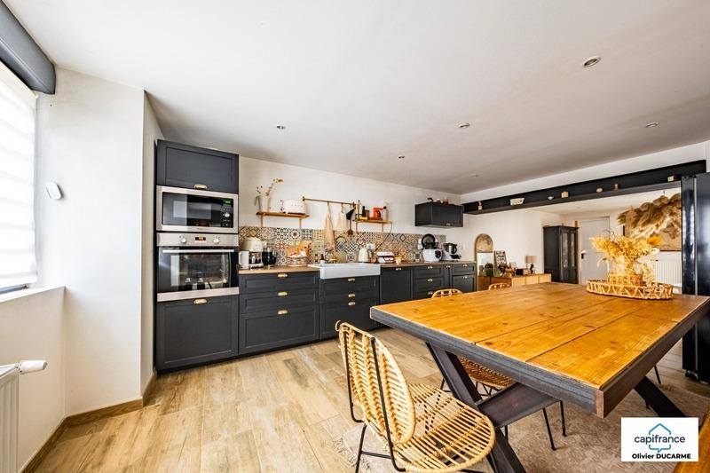 Maison - 180 m² - 9 pièces